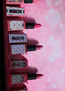 Huda Beauty Glitter Lipstick