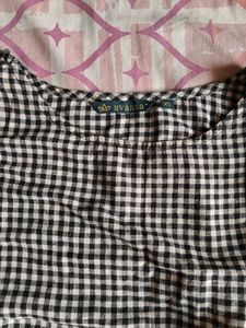 Avaasa Long Checked Kurti