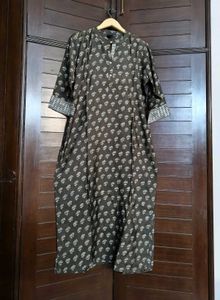 Aura Women Olive Green Embellished Silk Kurta Set