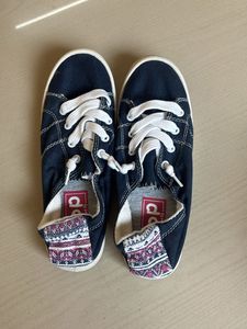 Casual shoes