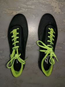 Nivia Airstrike Football Shoes