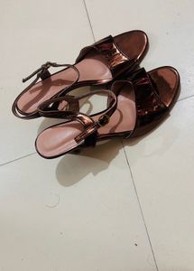 chunky heeld sandals