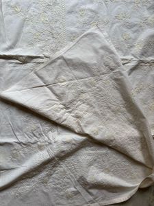 embroidered dining table Mate