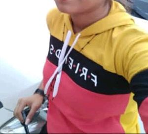 S-m  Size Crop T-shirt With Great Colour Combinati
