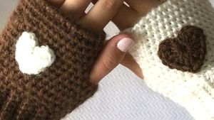 Crochet Hand Gloves