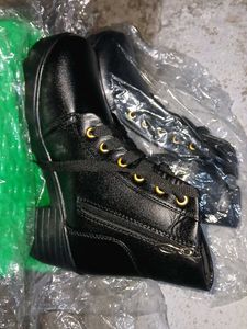 Black ankel lenth boots