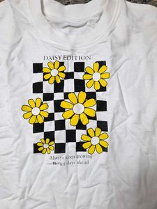 Daisy Edition Graphic Tee