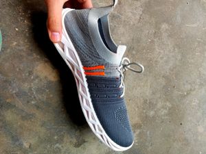 Men Shoes 9 No. With Box
