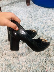 HeelsNFeels Black Heels