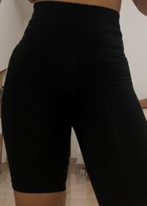H&amp;M Sport Shaping Shorts