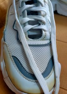 TRENDING shoues