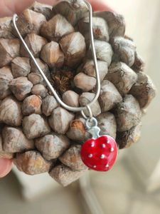 An Elegant Gifting Heart Pendant