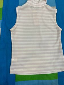 Noun Sleeveless T-shirt