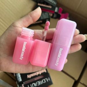 Huda Beauty Liquid blush