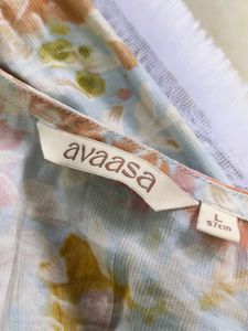Avaasa Kurthi Set
