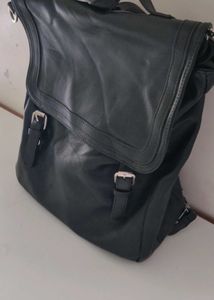 BLACK BAGPACK