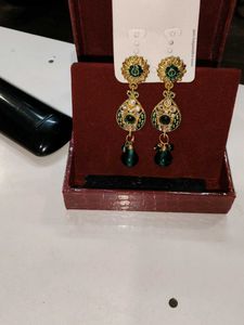Elegant Green &amp; Gold Necklace