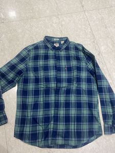 Levi’s.  Shirt 👔