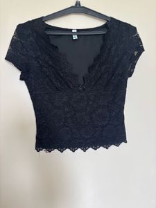 NEWME OPEN LACE DETAILED TOP