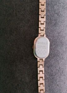 Chic Gold-Tone Vintage Watch