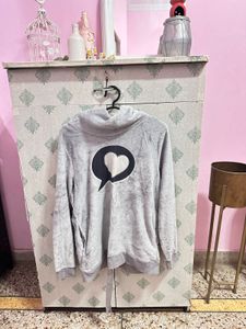 Cute Heart Graphic Sweatshirt