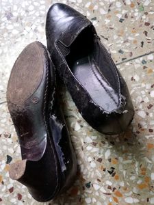 Worn Black Leather Loafers - Size 8