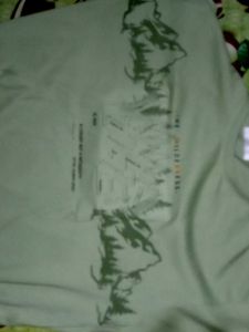 Casual Graphic Tee New T-shirt never used