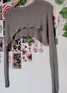 Grey crop winter top 🤍
