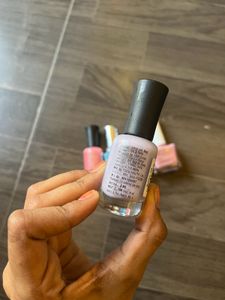 6 Pair Of Nailpolish