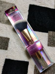 Faces Canada Foundation Brush