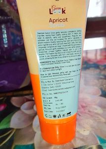 Gwen Look Apricot Scrub