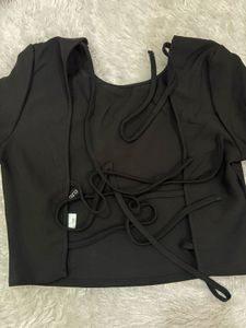 H&amp;M Stylish Black Crop Top