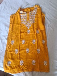 Floral Embroidered Chikankari Kurta