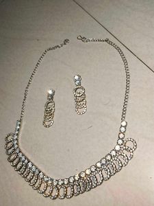 Sparkling Silver Necklace Set