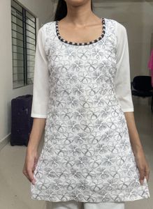 White Floral Embroidered Kurti