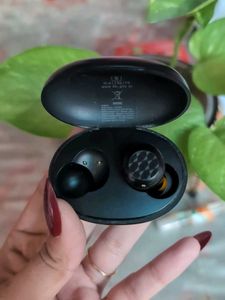 Realme Earbuds And Cream