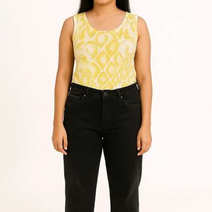 Sleeveless T-shirt