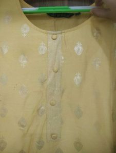 Avaasa Mustard Kurti💛(L)