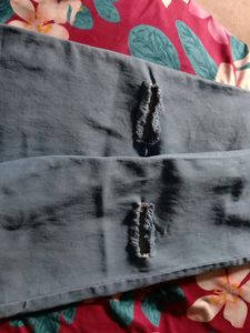 Women&#39;s Knee Ripped Jeans
