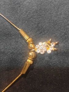 Gold Tone Floral Pendant Necklace