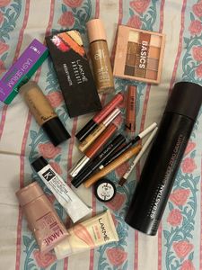 MAKEUP SET 18 ITEMS INCLUDED