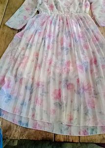 Chic Floral Pleated Maxi Dress