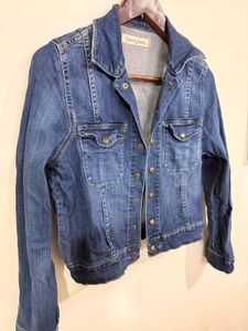 Denim Jacket (Washed blue)