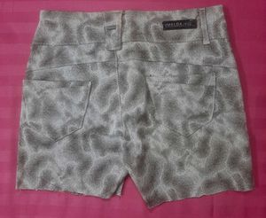 Off White-brown Shorts!