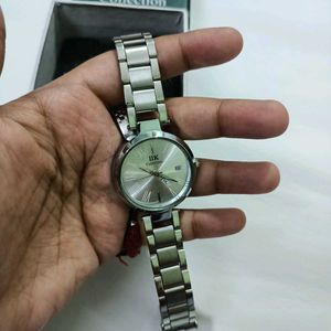 trendy women watch