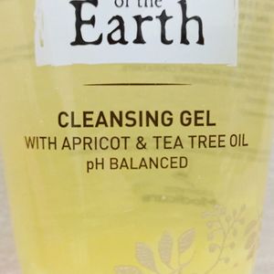 Fruit Of The Earth Cleansing Gel/facewash - With apricot &amp; Tea Tree Oil ,pH Balanced. Good for Oily &amp; Combination Skin Types.(150 ml)