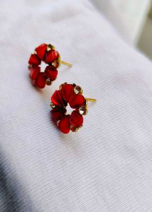Red pearl stud