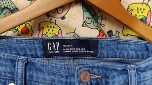 GAP High Rise Wide Leg Jeans..