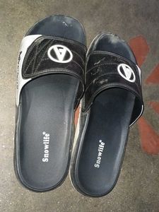 Snowlite Black Slides good condition