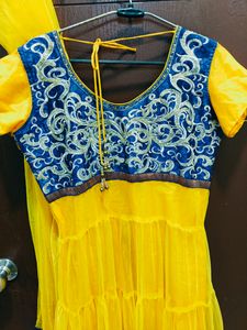 M Size Wedding/ Party Wear Gown